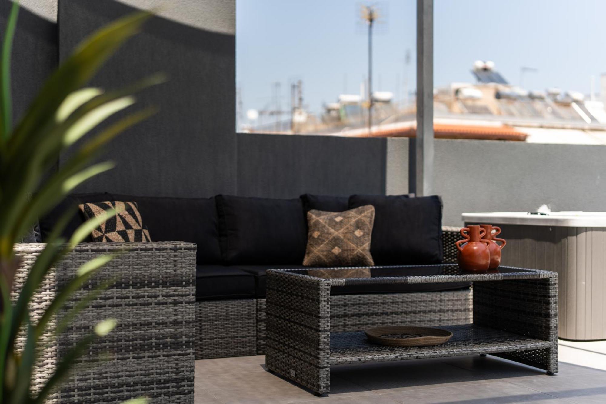 Kosmos Luxury Residences Apartment